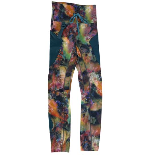 Lululemon size 2 Cargo SHR Hiking Tight 25"
DESIGNED  HIKING NWT - Picture 2 of 5